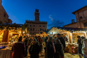 bancarelle di natale a montepulciano