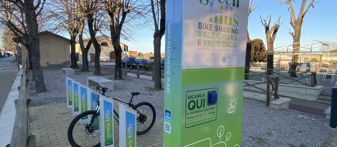 Foto con biciclette alla postazione di Stazione