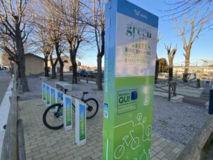 Foto con biciclette alla postazione di Stazione